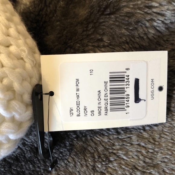 UGG Hat - Picture 3 of 4